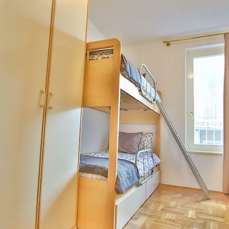 Apartment Gala With Balcony And Private Parking Porec