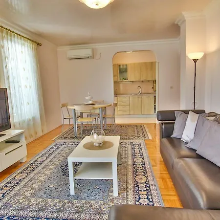 Appartement Gala With Balcony And Private Parking