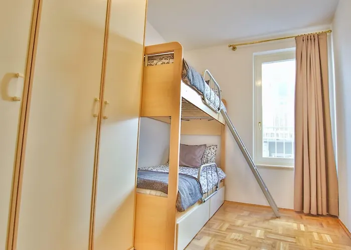 Apartment Gala With Balcony And Private Parking Porec