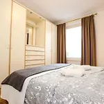 Gala With Balcony And Private Parking شقة