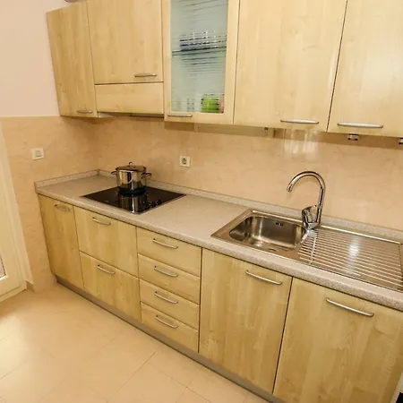 Gala With Balcony And Private Parking Apartman