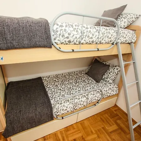 Appartamento Gala With Balcony And Private Parking Porec
