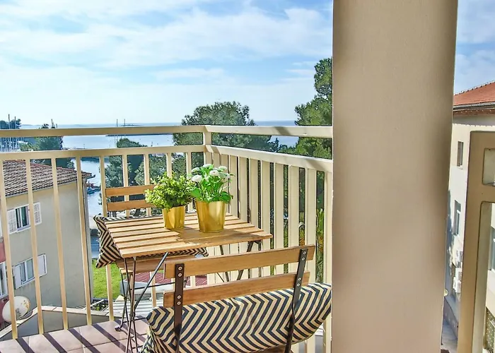 Gala With Balcony And Private Parking Lejlighed *