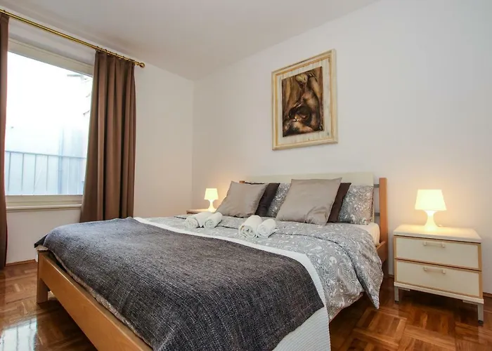 Daire Gala With Balcony And Private Parking Poreč