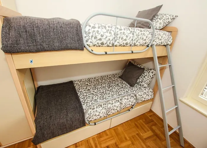 Daire Gala With Balcony And Private Parking Poreč