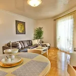 Gala With Balcony And Private Parking * Poreč