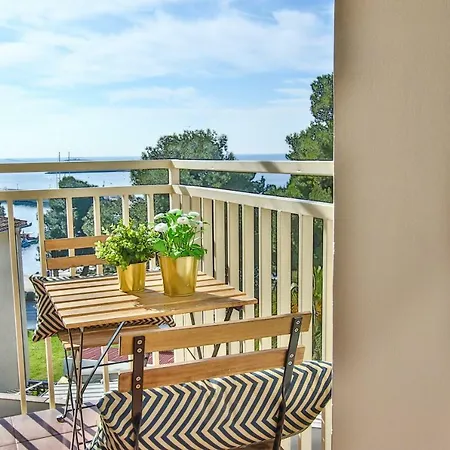 Gala With Balcony And Private Parking דירה *