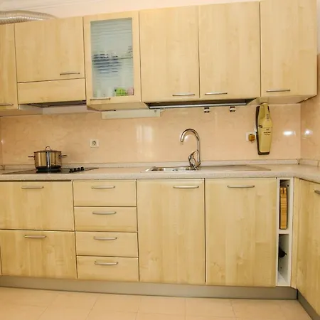 Gala With Balcony And Private Parking *